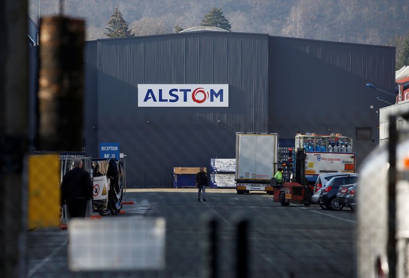 © Reuters. The logo of Alstom is seen on the company's TGV high-speed train factory in Belfort