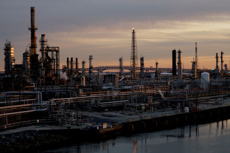 U.S. judge likely to approve Philadelphia refiner's bankruptcy plan