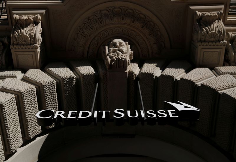 © Reuters. FILE PHOTO: Logo of Swiss bank Credit Suisse is seen Zurich