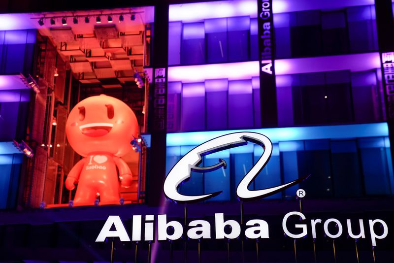 © Reuters. FILE PHOTO: The logo of Alibaba Group is seen during Alibaba Group's 11.11 Singles' Day global shopping festival at the company's headquarters in Hangzhou