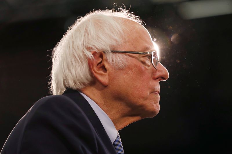 © Reuters. Pré-candidato democrata Bernie Sanders durante primárias em New Hampshire, EUA