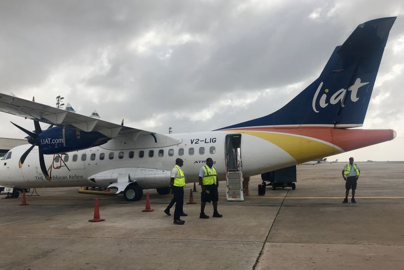 © Reuters. FILE PHOTO: Groundcrew prepare a Liat airlines ATR 42 plane on the tarmac at Barbados’ Grantley Adams International Airport