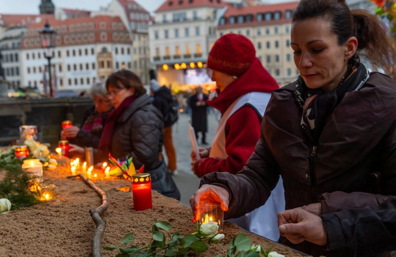 Bombardeio da 2ª Guerra é relembrado em Dresden, reduto da extrema-direita alemã