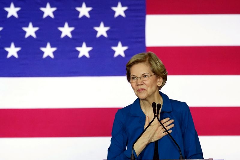 © Reuters. FILE PHOTO: Democratic U.S. presidential candidate Senator Elizabeth Warren appears at her New Hampshire primary night rally in Manchester
