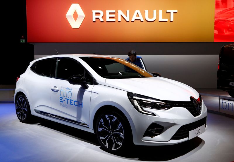 © Reuters. FILE PHOTO: A Renault Clio E-Tech Hybrid car is seen at Brussels Motor Show