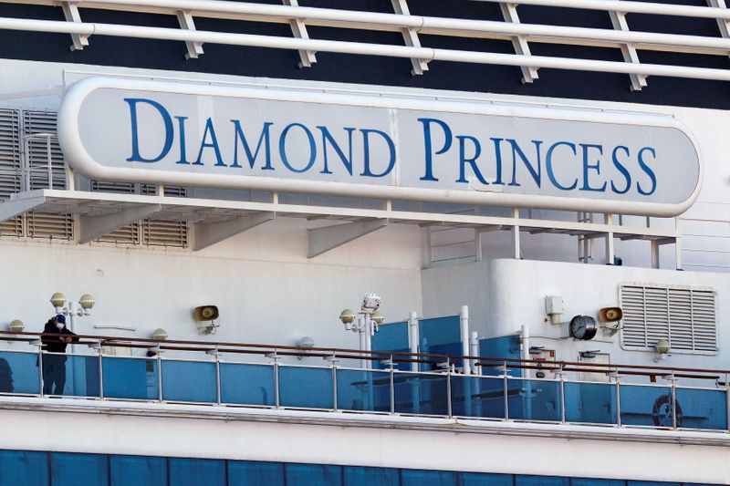 © Reuters. FILE PHOTO: Cruise ship Diamond Princess at Daikoku Pier Cruise Terminal in Yokohama