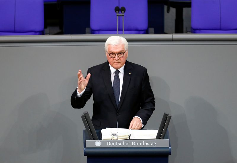 © Reuters. FILE PHOTO: German President Frank-Walter Steinmeier delivers a speech in the the Bundestag (lower house of parliament) in Berlin