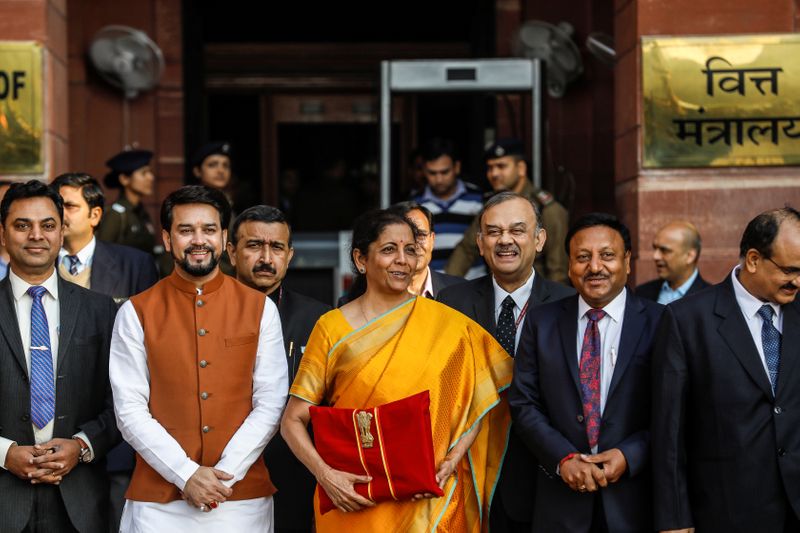 © Reuters. India's Finance Minister Nirmala Sitharaman holds budget papers during a photo opportunity as she leaves her office to present the federal budget in the parliament in New Delhi