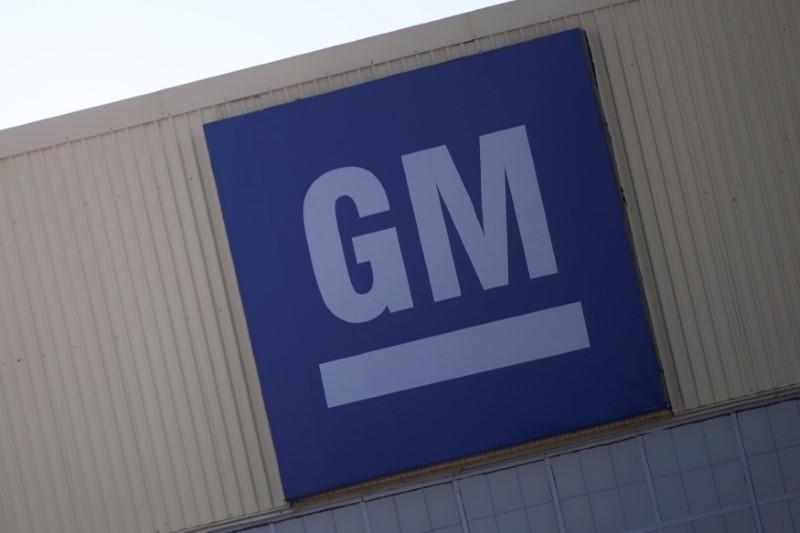 © Reuters. FILE PHOTO: Logo of General Motors is pictured at its plant in Silao