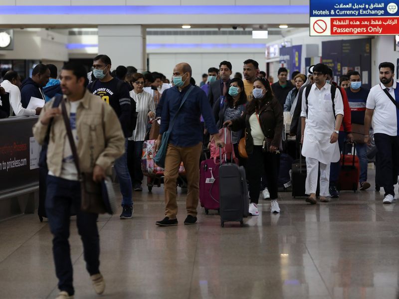 © Reuters. ستاندرد اند بورز تحذر: قيود السفر بسبب الفيروس قد تضر بقطاع الضيافة في دبي