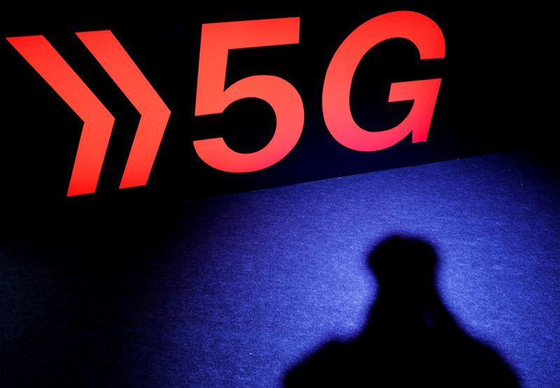 © Reuters. FILE PHOTO:  A 5G sign is pictured at NTT Docomo booth at Tokyo Game Show 2019 in Chiba