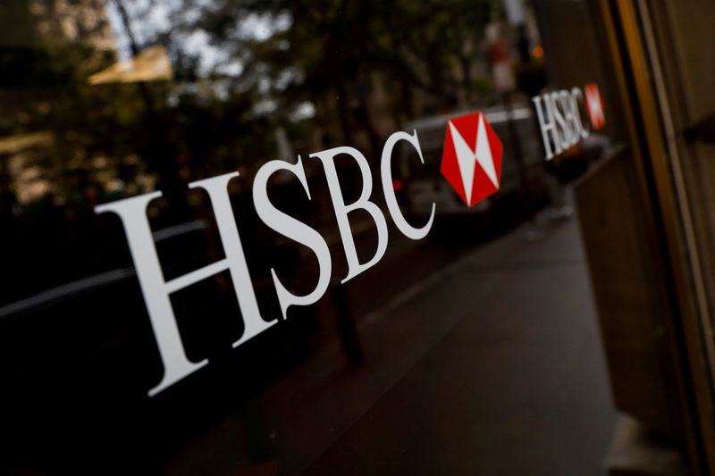 © Reuters. FILE PHOTO: HSBC logos are seen on a branch bank in the financial district in New York