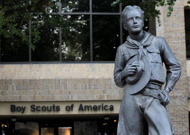 © Reuters. FILE PHOTO: Scout statue seen at the Boy Scouts of America headquarters in Irving