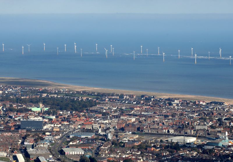 © Reuters. Scroby Sands offshore wind farm can be seen off of the coast at Great Yarmouth