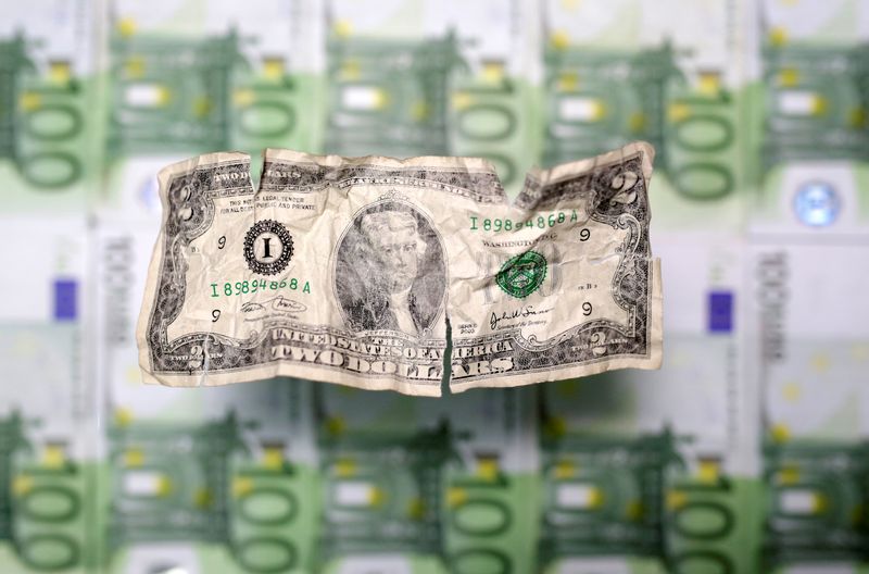 © Reuters. U.S. dollar and Euro banknotes are seen in this picture illustration