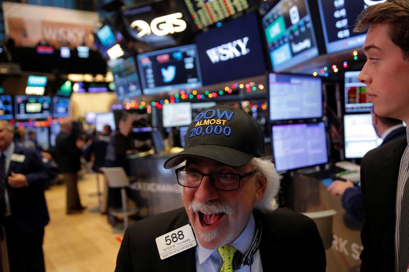 Borsa Usa, S&amp;P 500 e Nasdaq a nuovi massimi su attese stimolo Pechino, calo nuovi casi coronavirus