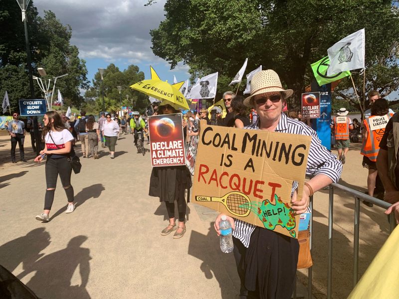 Fires and climate fears rattle Australia's giant coal lobby