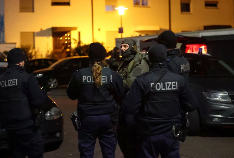وزير محلي : مهاجم قتل تسعة في ألمانيا دافعه رهاب الأجانب