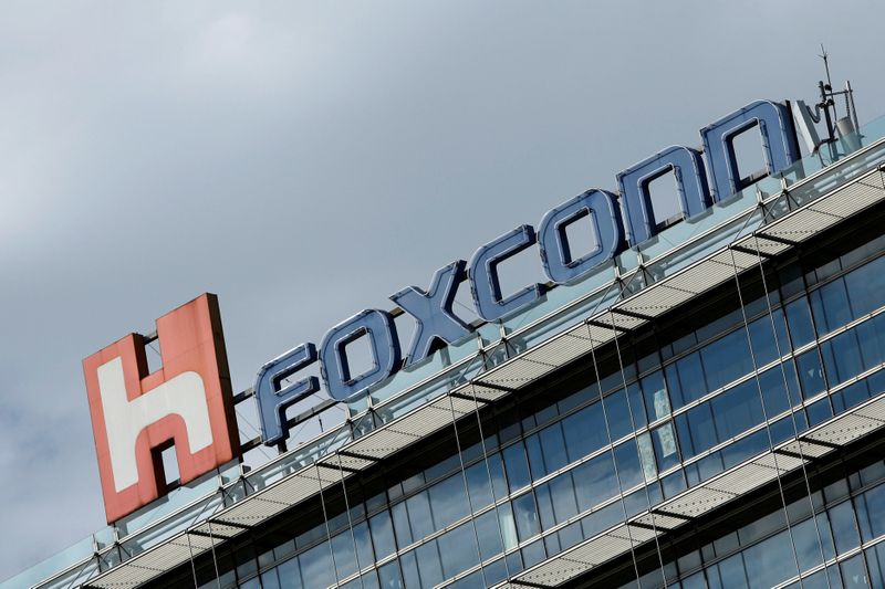 © Reuters. FILE PHOTO: Foxconn's logo pictured on top of a building in Taipei.