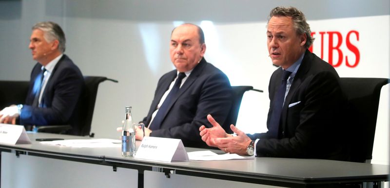 © Reuters. UBS CEO Ermotti, President Weber and designated new CEO Hamers attend a news conference in Zurich