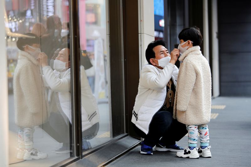 La OMS dice está en contacto con Corea del Sur por el &quot;cúmulo de casos&quot; del COVID-19