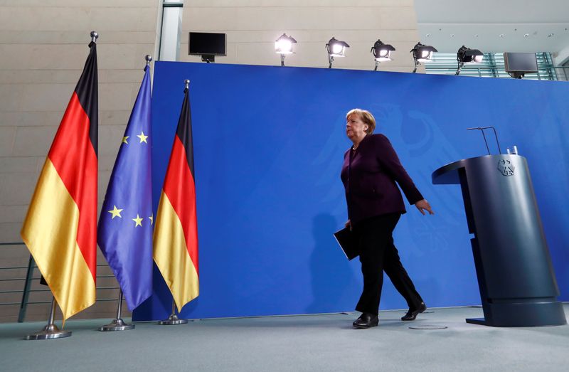 © Reuters. La Canciller alemana Angela Merkel se va después de una declaración en Berlín, Alemania, el 20 de febrero de 2020, después de un tiroteo en Hanau cerca de Fráncfort que dejó nueve personas muertas