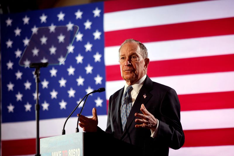 © Reuters. FILE PHOTO: Democratic presidential candidate Michael Bloomberg attend a campaign event in Chattanooga