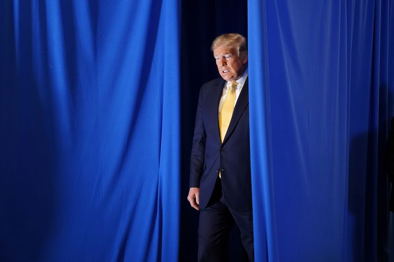 © Reuters. FILE PHOTO: U.S. President Trump attends prisoner reentry program ceremony at the Metropolitan Police Department in Las Vegas, Nevada