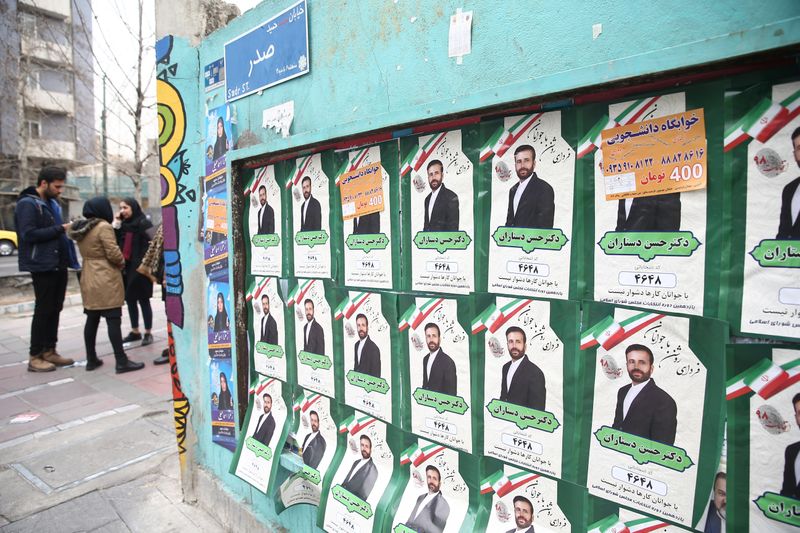 © Reuters. التلفزيون الرسمي: الإيرانيون يبدأون التصويت في الانتخابات البرلمانية