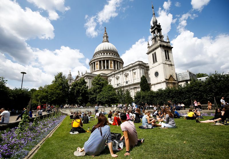 Mulher admite plano para explodir bomba na Catedral de St Paul em Londres