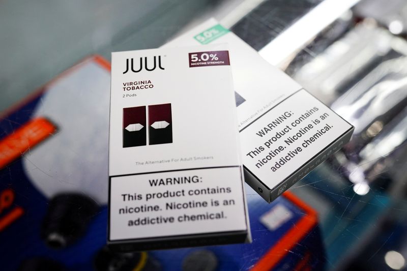 © Reuters. FILE PHOTO: Juul vape cartridges are pictured for sale at a shop in Atlanta