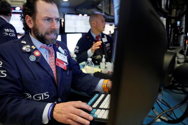 © Reuters. 米国株市場はダウ・Ｓ＆Ｐ3％安、新型ウイルス懸念拡大で下げ止まらず
