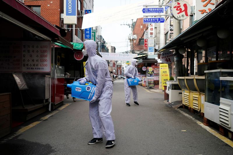 © Reuters. 韓国で新たに594人がウイルス感染、これまでで最大