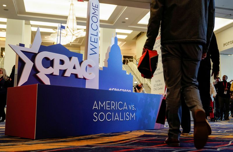 © Reuters. FILE PHOTO: People arrive at the Conservative Political Action Conference in Oxon Hill, Maryland