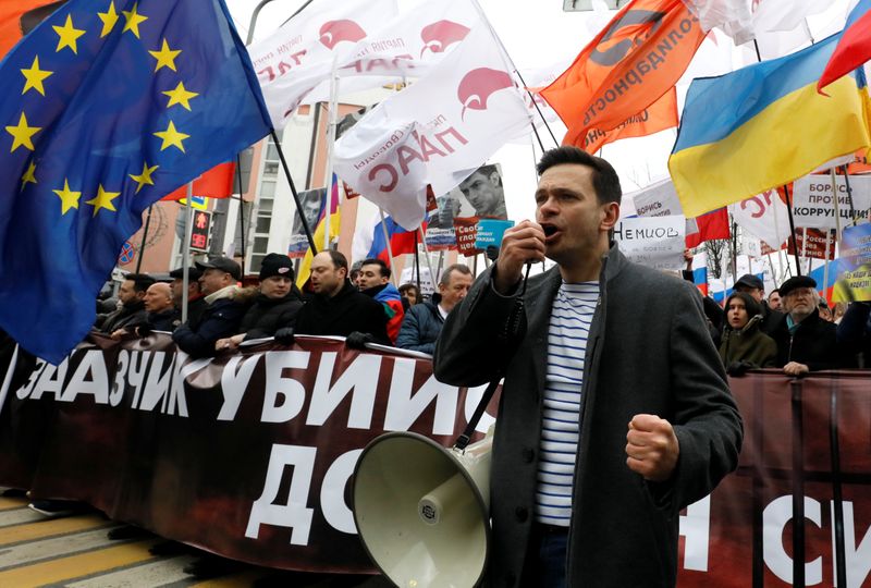 Russian march combines tribute for opposition leader with Putin protest