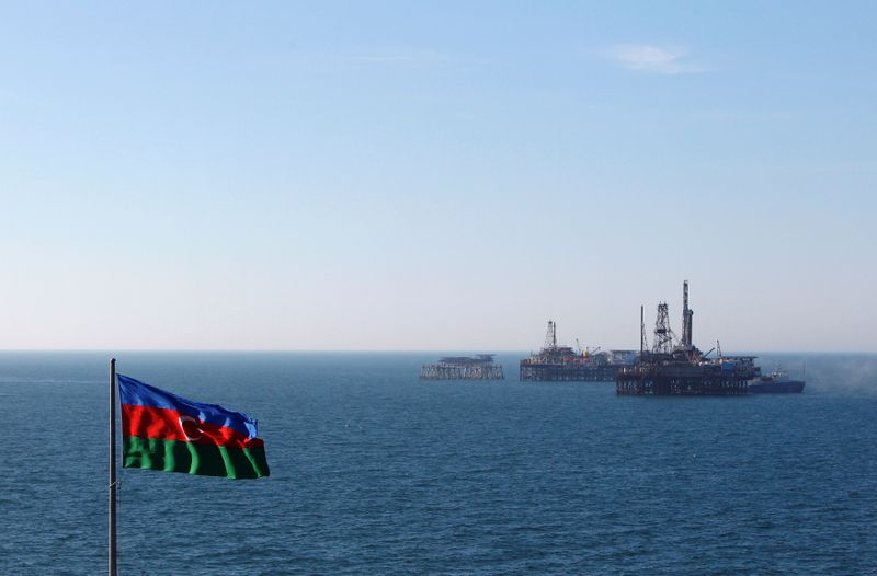 Азербайджан закрыл границу с Ираном из-за коронавируса