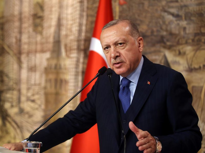 © Reuters. أردوغان يطلب من بوتين التنحي جانبا في سوريا