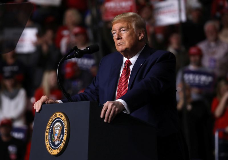 © Reuters. U.S. President Donald Trump holds a campaign rally in North Charleston, South Carolina