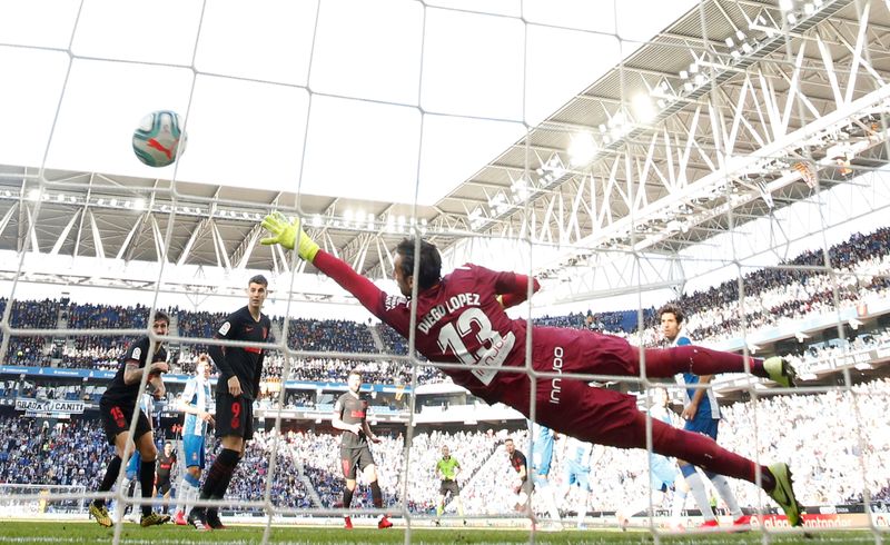 © Reuters. أتليتيكو يخفق في الفوز على إسبانيول متذيل الدوري الإسباني