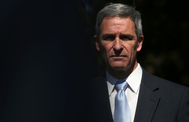 © Reuters. Ken Cuccinelli, acting director of U.S. Citizenship and Immigration Services, speaks to the news media