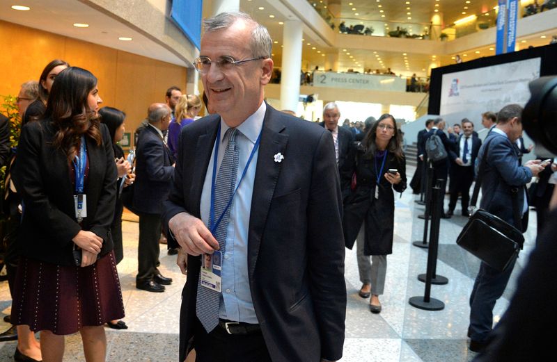 © Reuters. FACE AU CORONAVIRUS, VILLEROY (BCE) APPELLE À GARDER LA "TÊTE FROIDE"