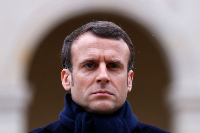 Macron annule des déplacements pour mieux se consacrer à la crise