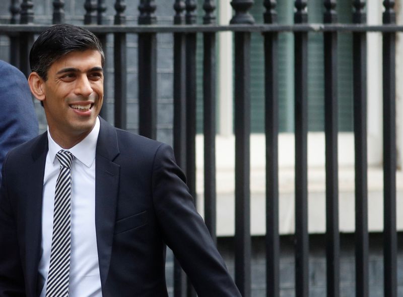 © Reuters. Britain's Chancellor of the Exchequer Rishi Sunak is seen outside Downing Street in London