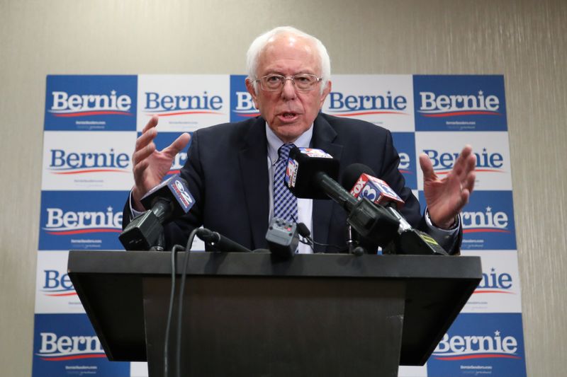 © Reuters. Democratic 2020 U.S. presidential candidate Sanders speaks to reporters in Salt Lake City