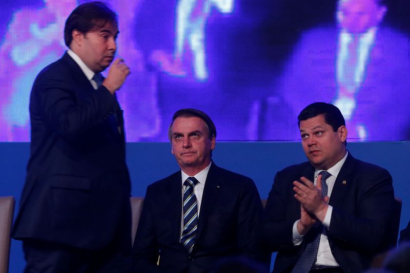 Planalto tenta acordo para evitar derrubada de veto nesta terça-feira