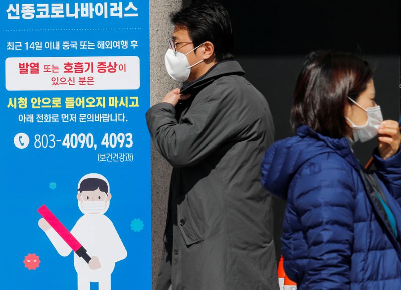 © Reuters. 韓国の新型ウイルス感染者4812人に増加、宗教団体の教主は陰性