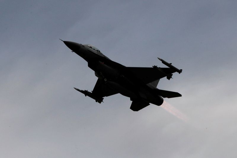 © Reuters. 中国、「挑発的」空軍演習や偽ニュースで台湾に圧力＝関係筋