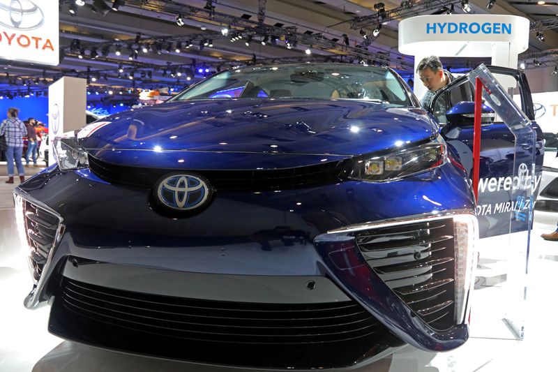 © Reuters. FILE PHOTO: A 2020 Toyota Mirai hydrogen electric fuel cell car at the Canadian International Auto Show in Toronto