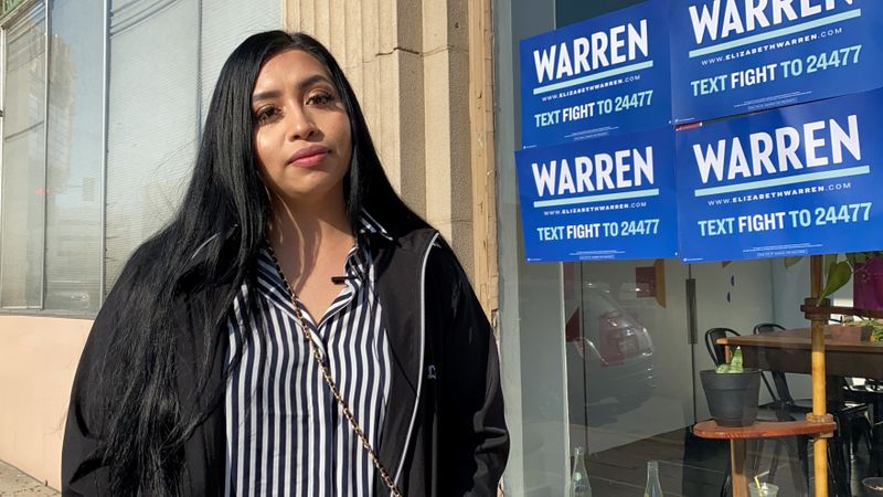 © Reuters. Lizbeth De La Cruz Santana stands in front of a coffee shop hosting a campaign event for U.S. Senator Elizabeth Warren in Fresno