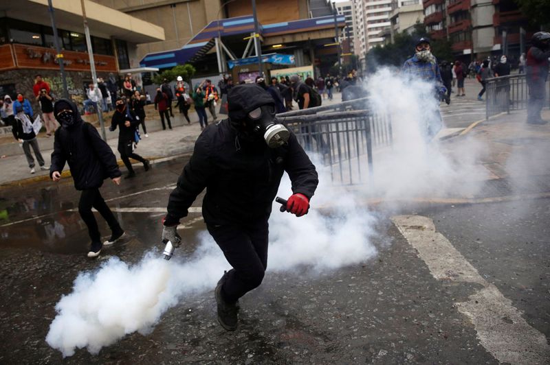 © Reuters. Demonstrations during "Super Lunes" in Cocepcion